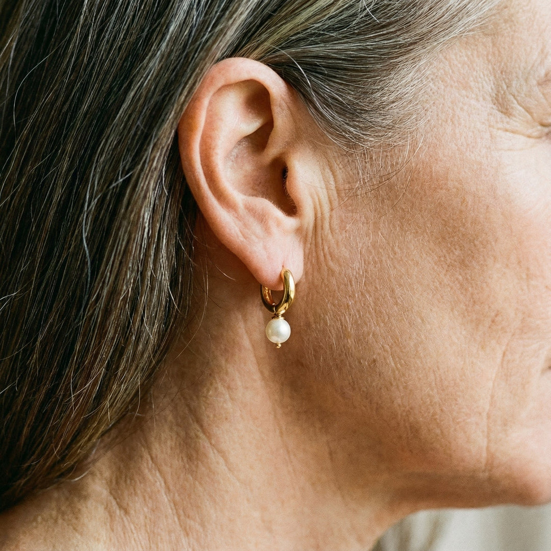 Väikesed pärlidega kõrvarõngad, kullatud