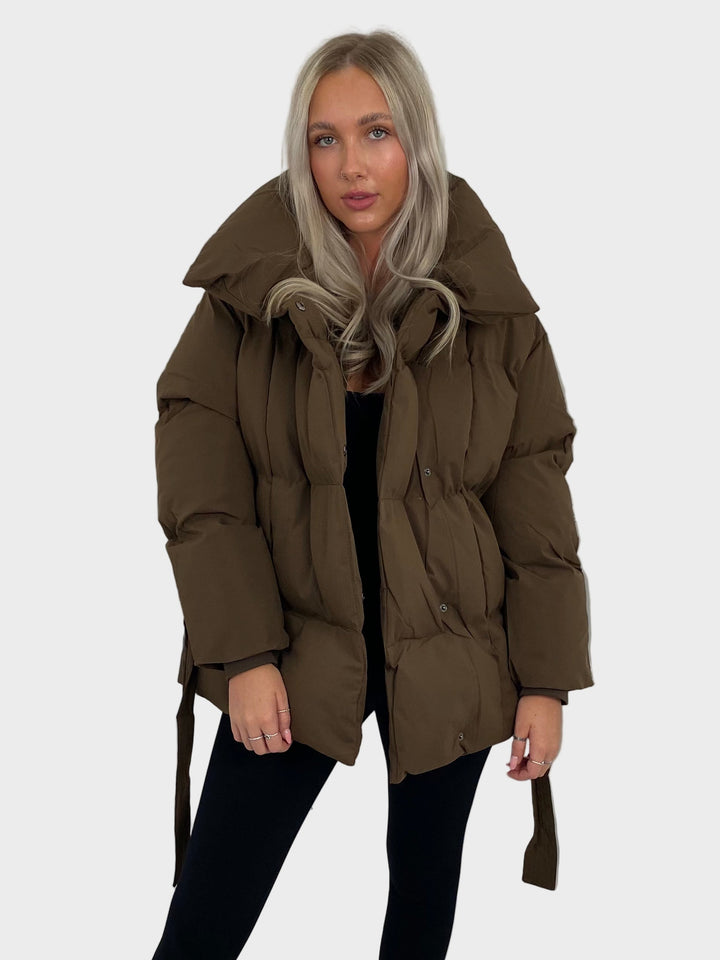 Maja - Kratka puffer jakna z pasom